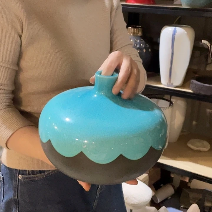 陶瓷花瓶，茶杯茶具。