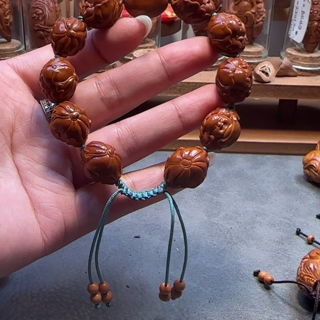 瑜***贝橄榄核吊坠荷叶弥勒