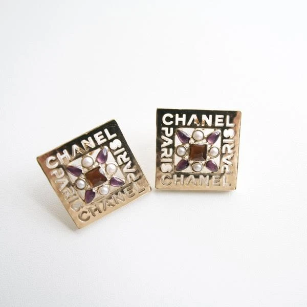Chanel 镂空字母方块耳钉