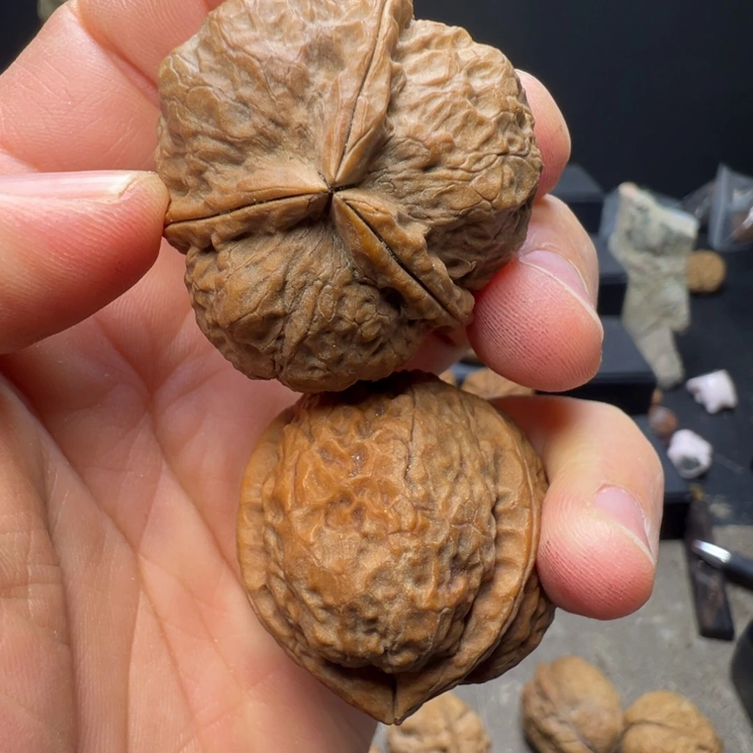 文玩核桃吊坠凸筋三棱37mm