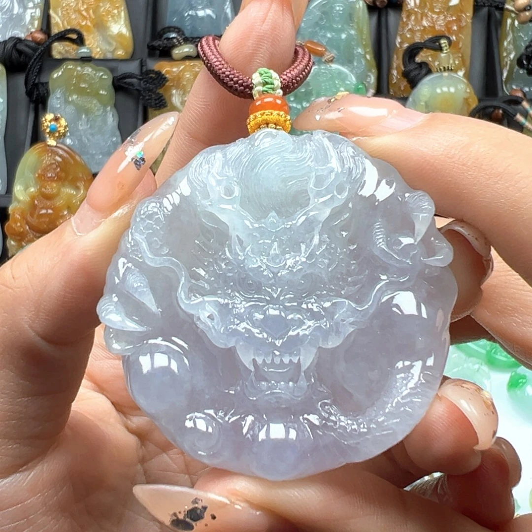 翡翠未镶嵌颈饰龙