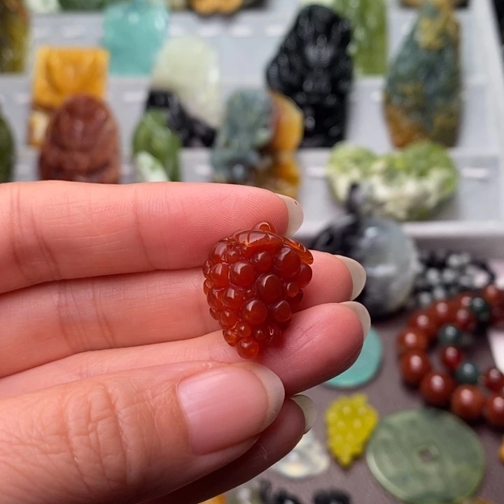 人***客蛇纹石玉未镶嵌颈饰