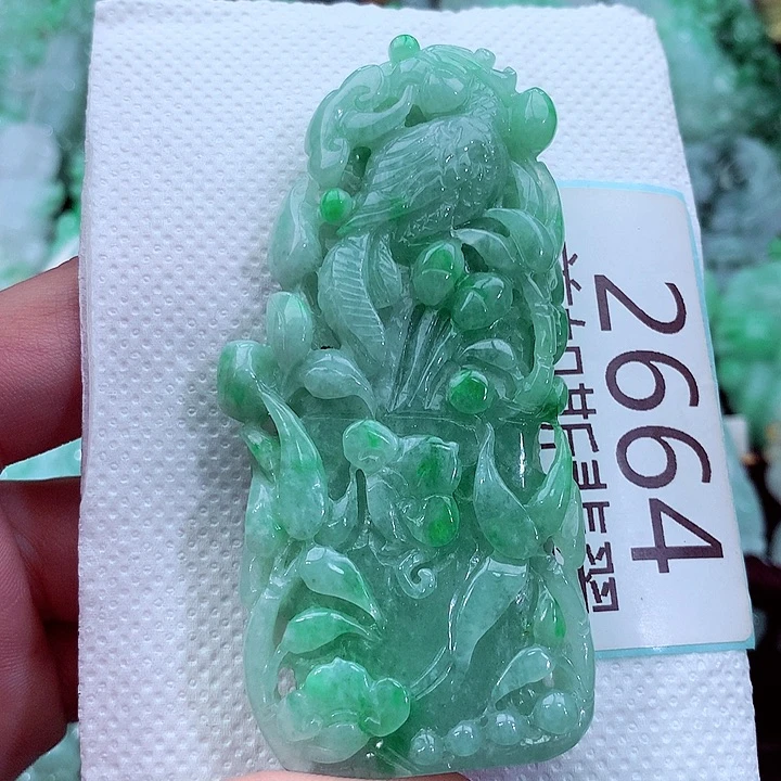 吊坠(不含链)未镶嵌翡翠