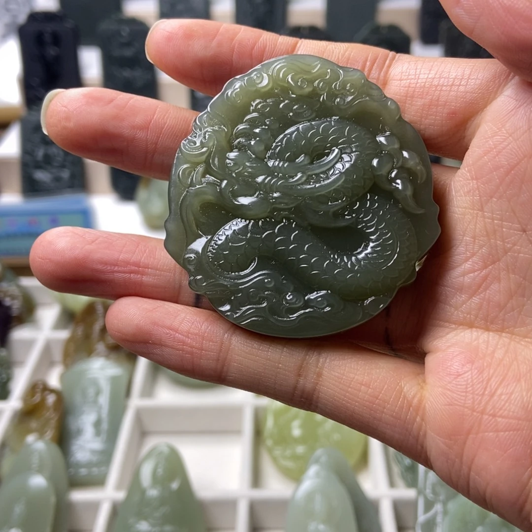 用***4和田玉未镶嵌颈饰