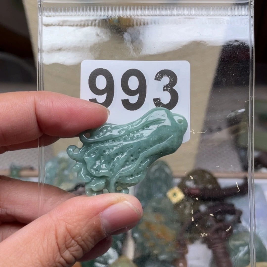 【闪购商品】翡翠颈饰未镶嵌花*苷翡翠