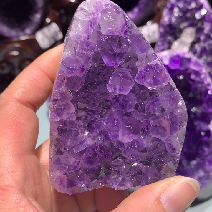 石材思***?大型晶体摆件