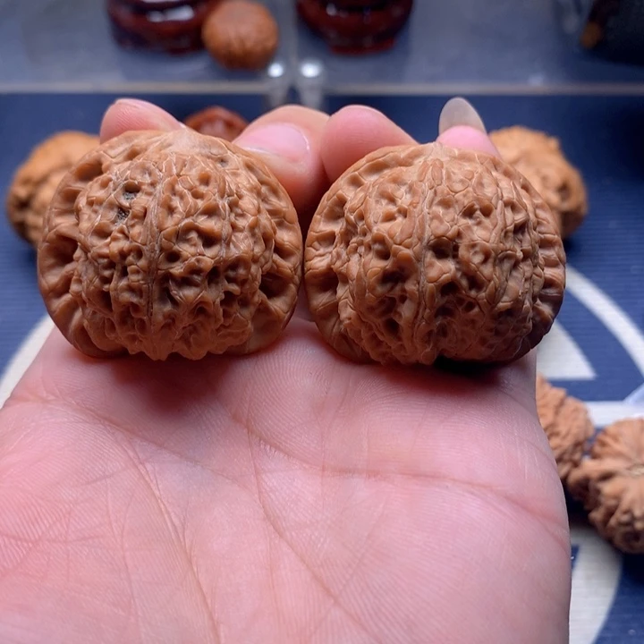 吊坠文玩核桃多*：血麒麟