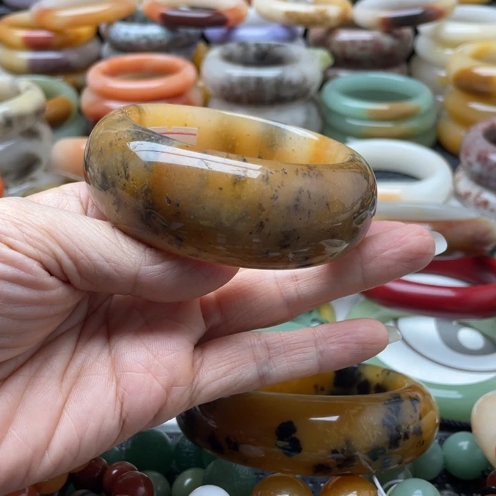 石英岩玉手镯未镶嵌可**爱