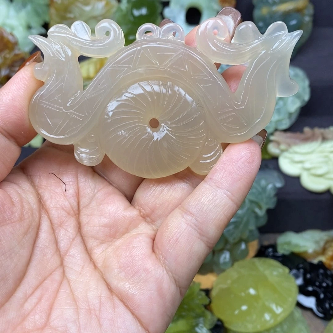 蛇纹石玉颈饰未镶嵌