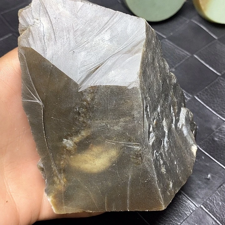 和田玉毛料未镶嵌