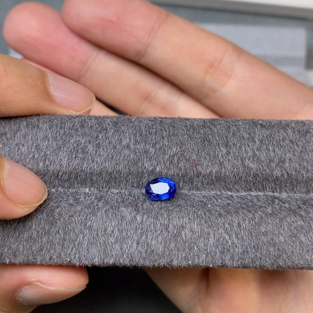 蓝宝石裸石1.14ct 老烧皇家蓝