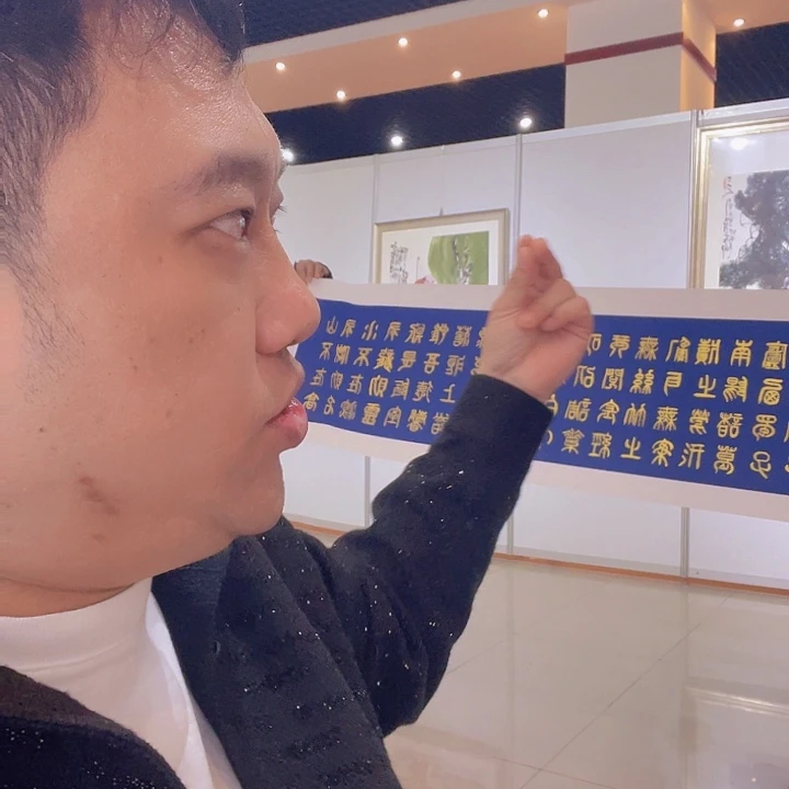 国画宋庄的一个小镇上