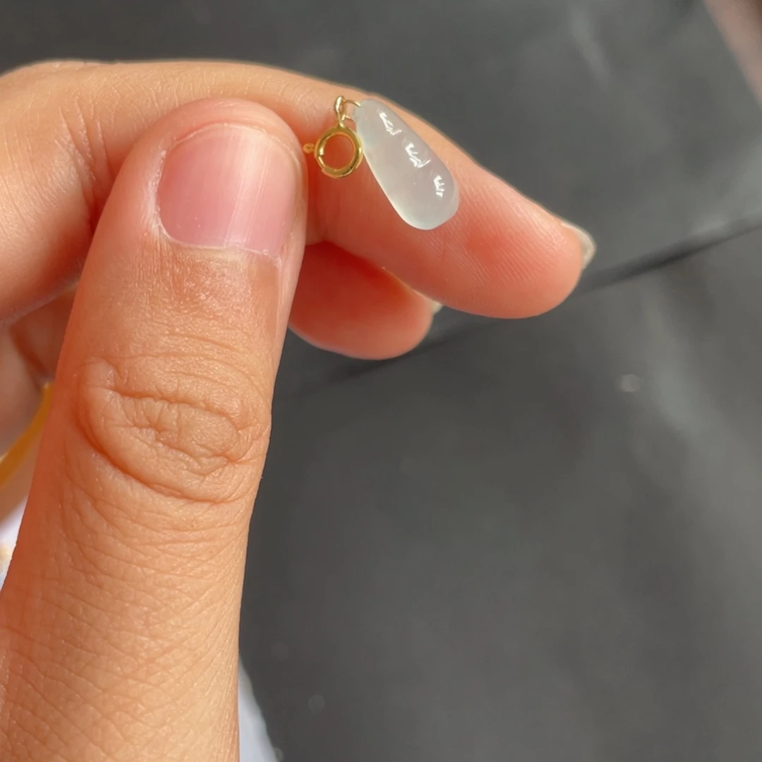 翡翠18K金镶嵌颈饰豆子