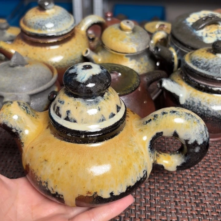 茶杯紫砂木*?中松鼠壶