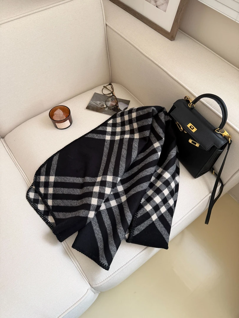 【黑白宣言】韩系气质简约通用复古风双面黑白保暖围巾披肩