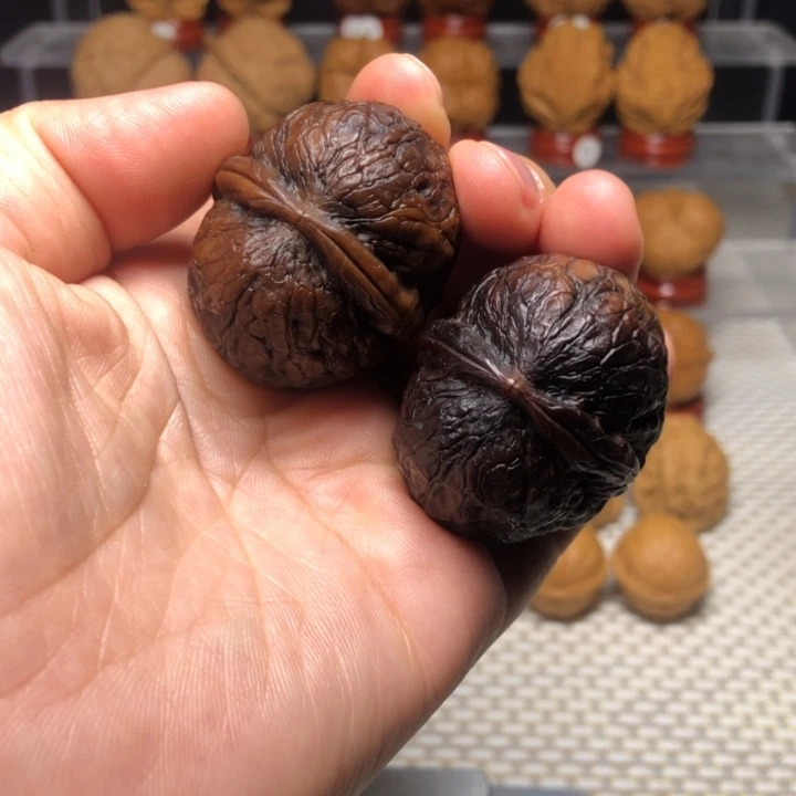 把件文玩核桃10墨玉猫眼