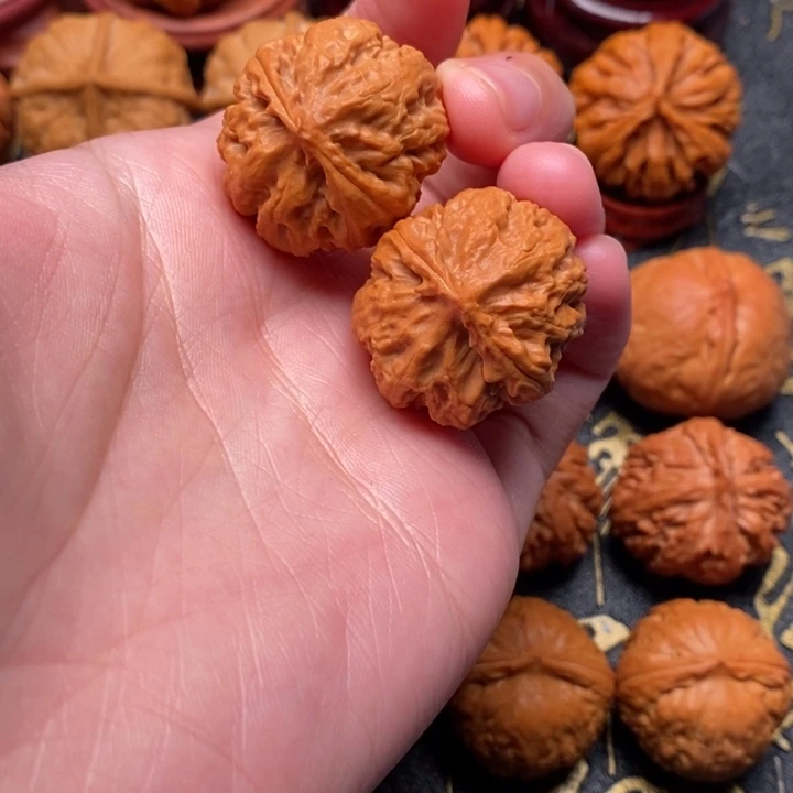 文玩核桃吊坠珊瑚纹