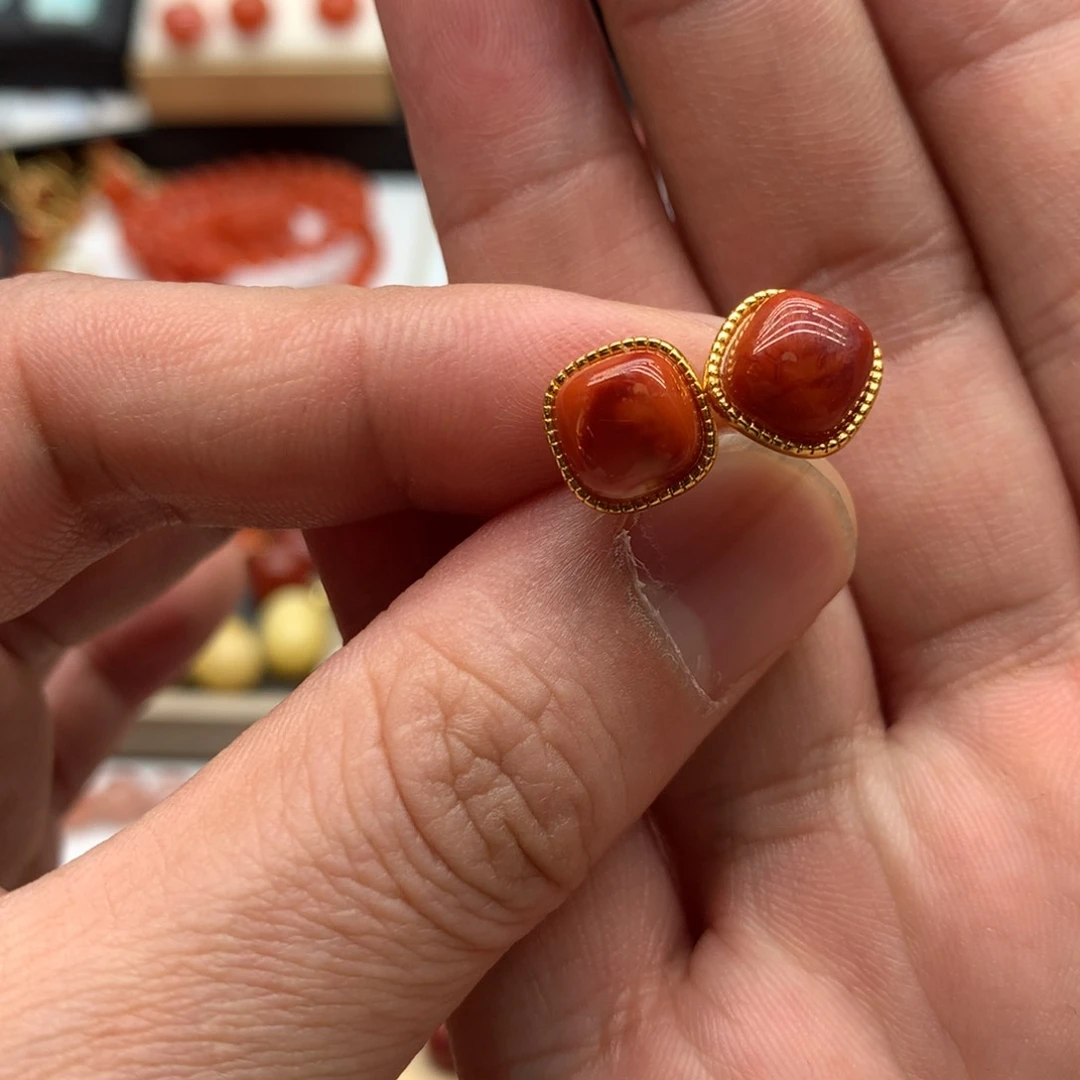 南红玛瑙耳饰，发货一对未镶嵌