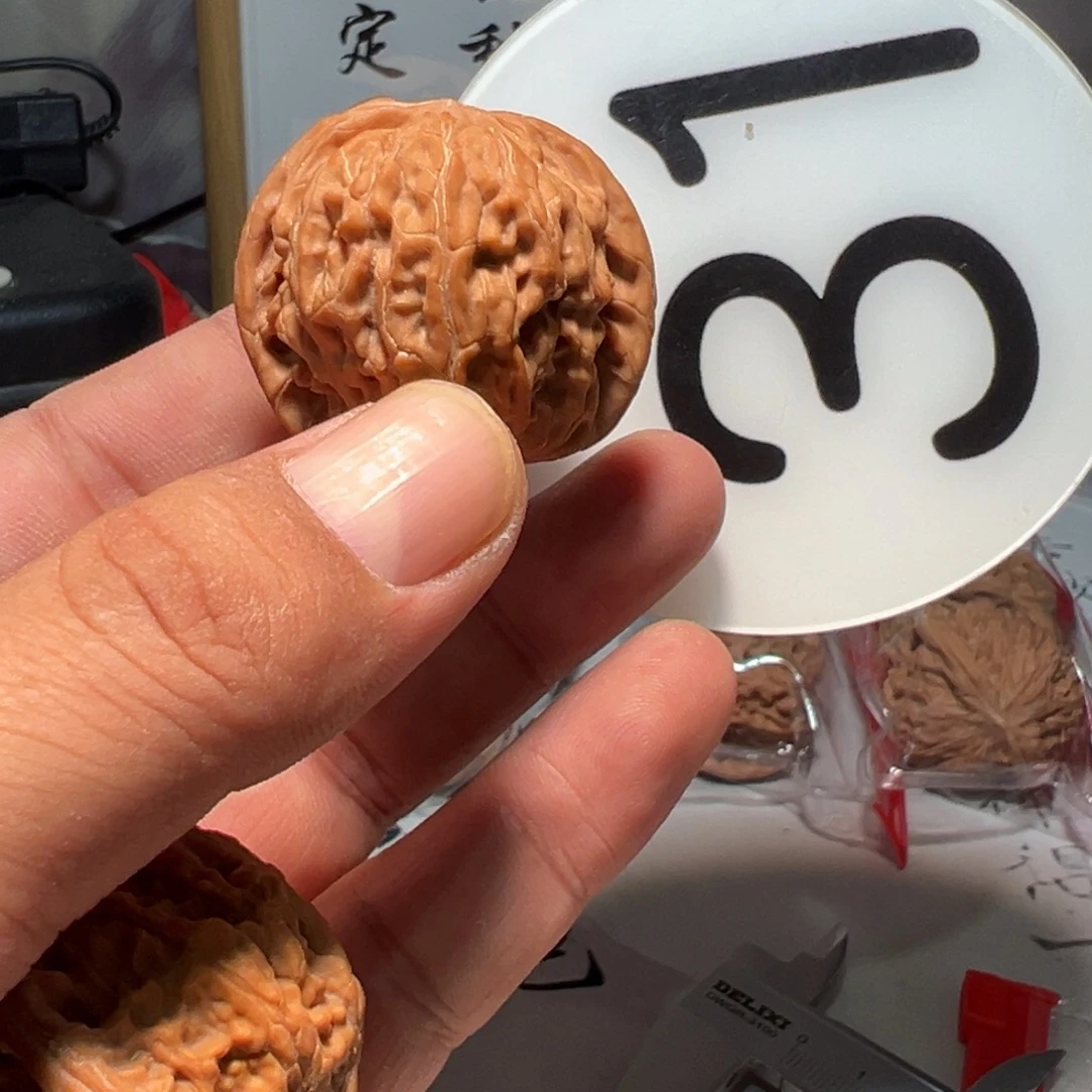 唯***一文玩核桃，白色31号