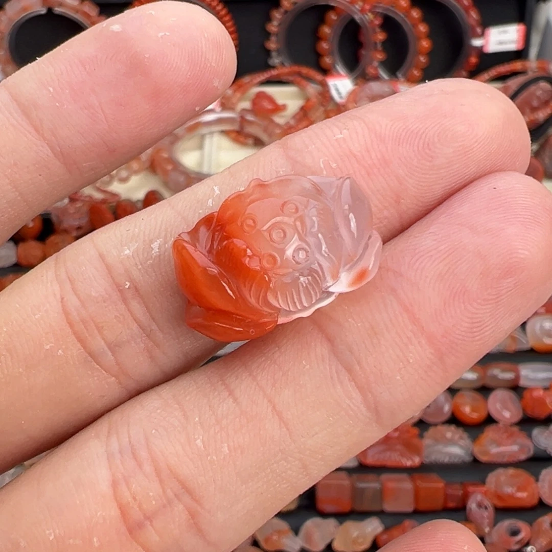 南红玛瑙未镶嵌颈饰荷花