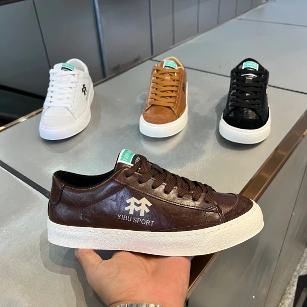 QS秋季新款韩版低帮男鞋皮面舒适百搭休闲鞋男士软底板鞋