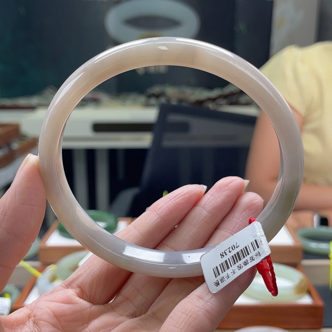 和田玉手镯未镶嵌微瑕69 70圈