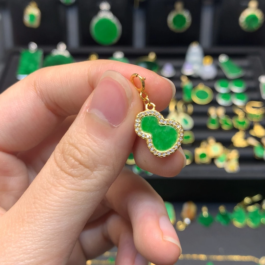 翡翠未镶嵌颈饰有纹裂