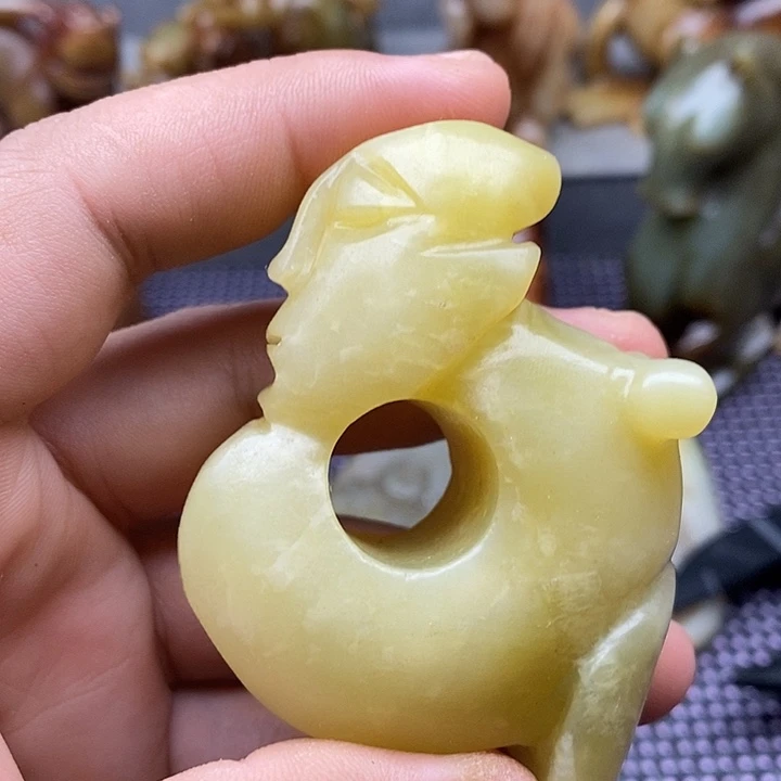 未镶嵌蛇纹石玉颈饰