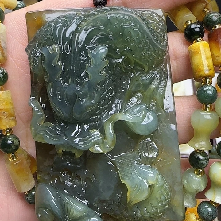 蛇纹石玉未镶嵌颈饰