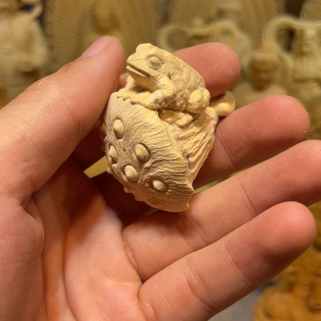 黄杨木瑕疵青蛙莲蓬