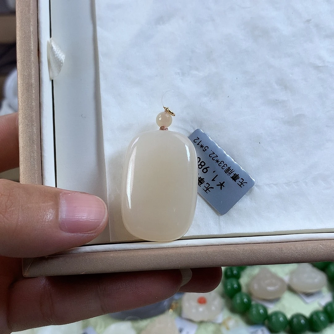 雨***空和田玉未镶嵌颈饰