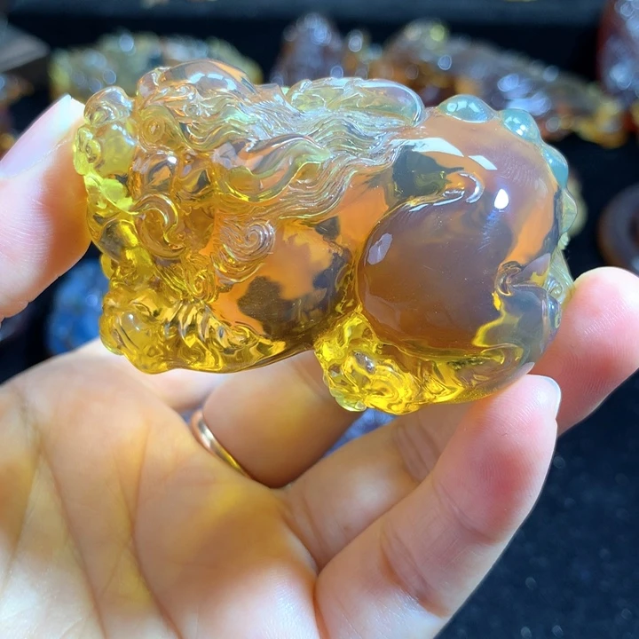 琥珀颈饰未镶嵌茶珀雕刻件貔貅