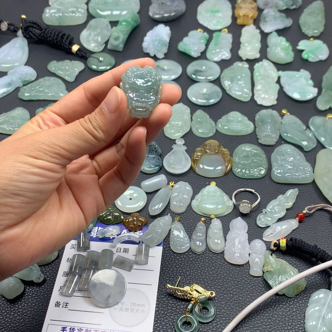 翡翠颈饰未镶嵌龙头