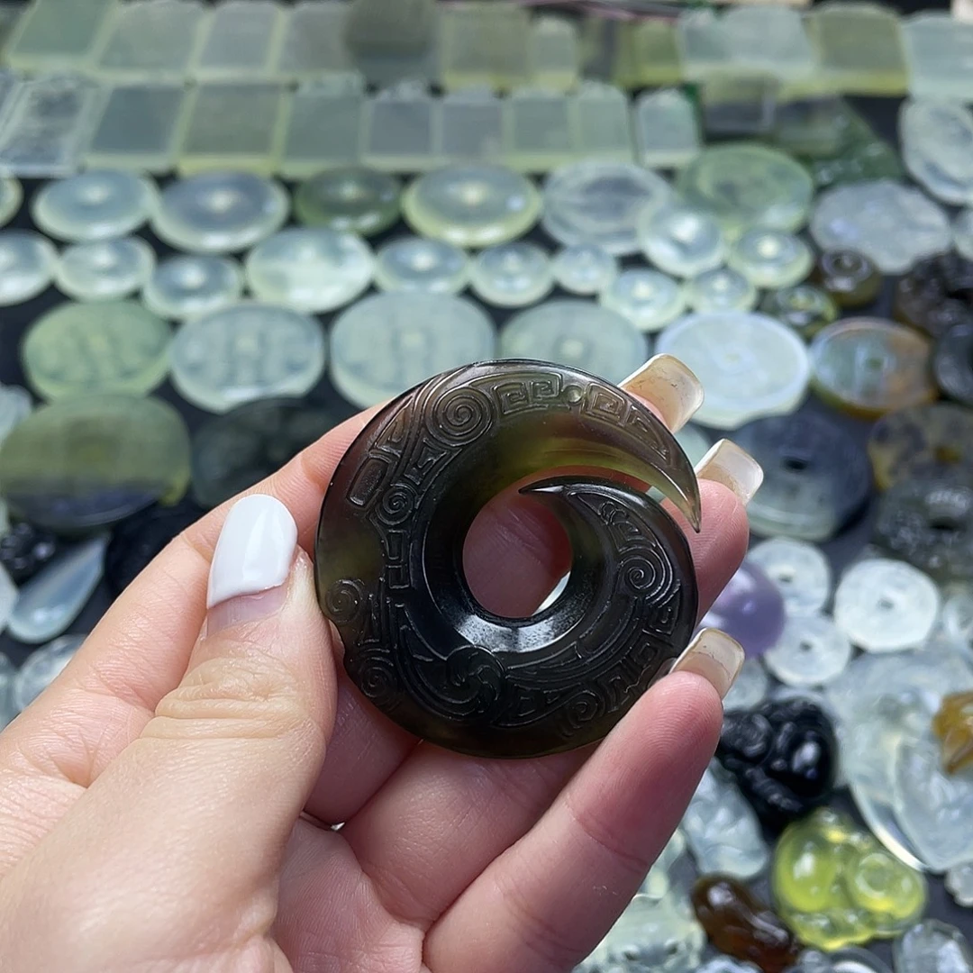 岫玉未镶嵌颈饰时来运转
