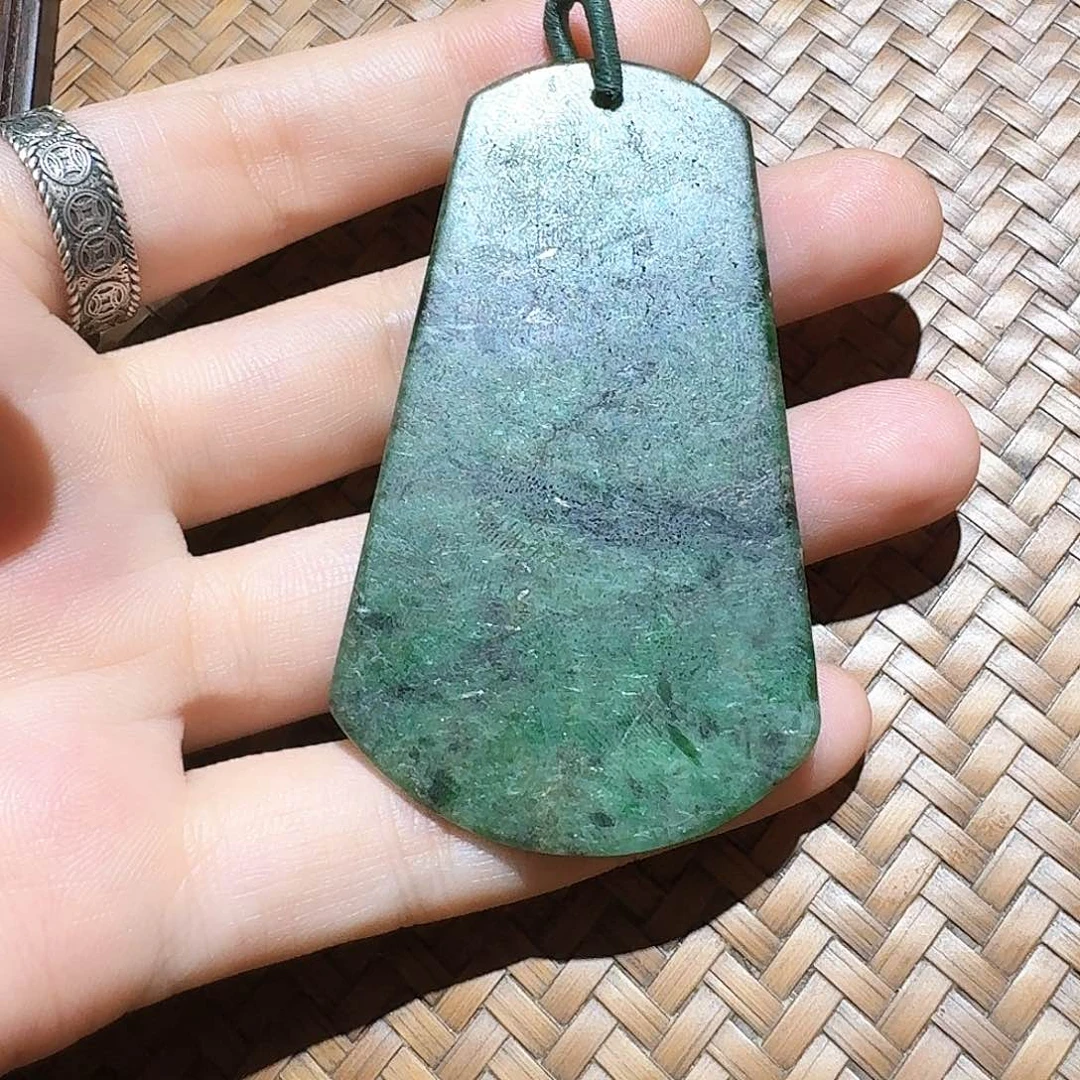 颈饰未镶嵌翡翠个性十足