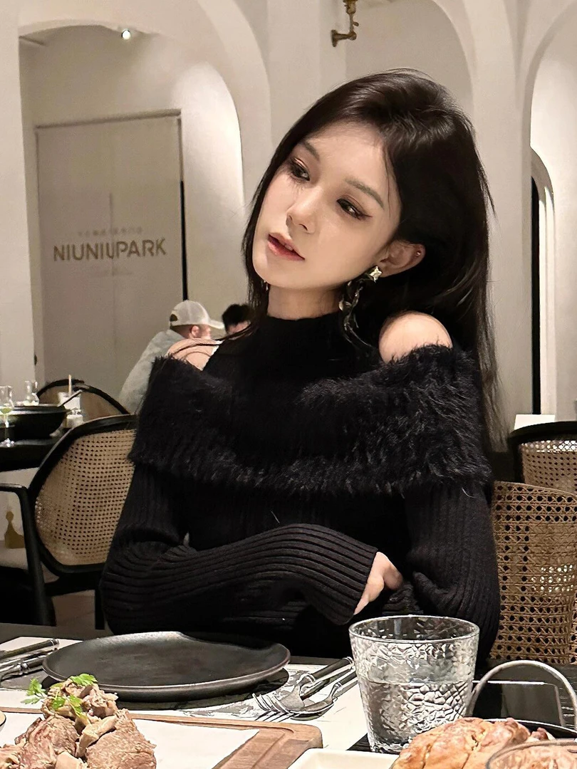 纯欲风黑色长袖针织衫女秋冬季高级感修身显瘦露肩内搭打底衫上衣