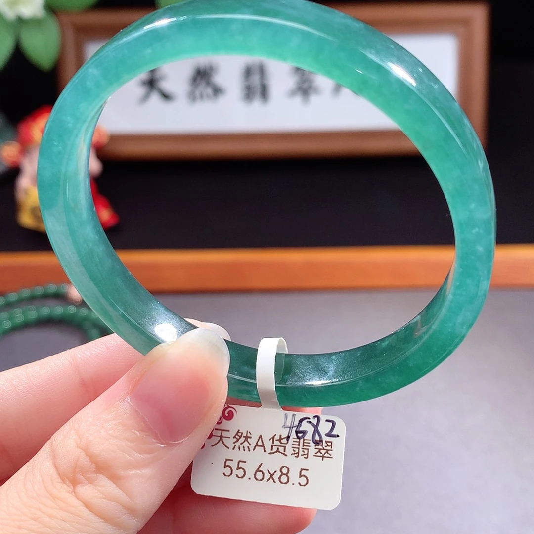 未镶嵌手镯（圆镯）翡翠