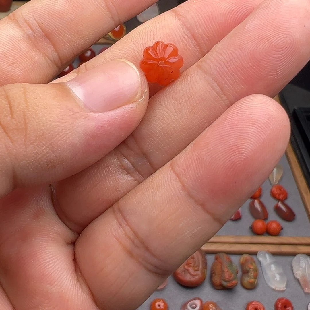 悠***悠南红玛瑙未镶嵌珠宝奇石