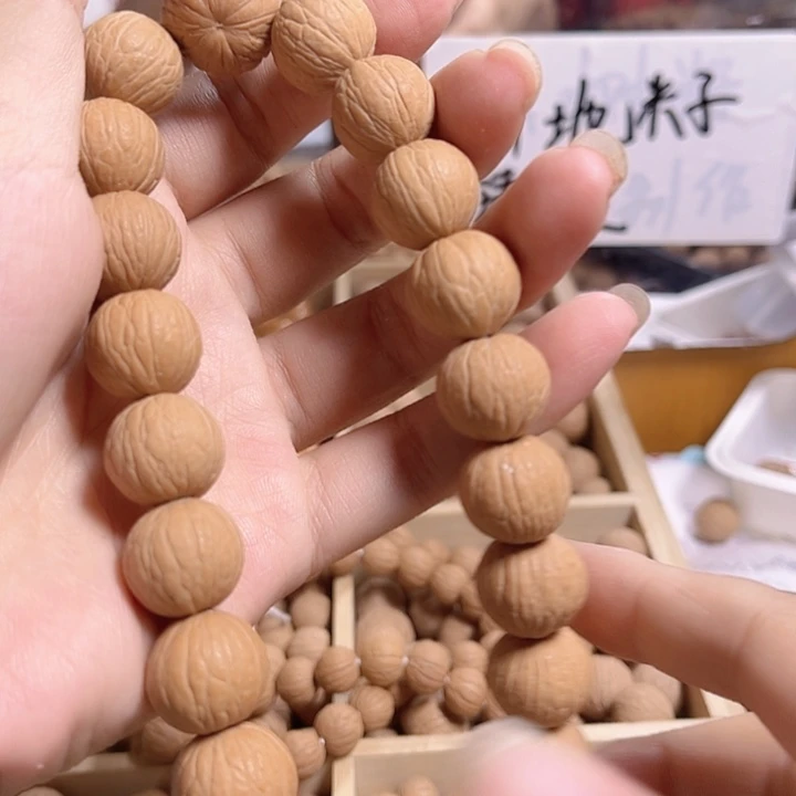 陈***。猴头核桃手串聚宝盆手持