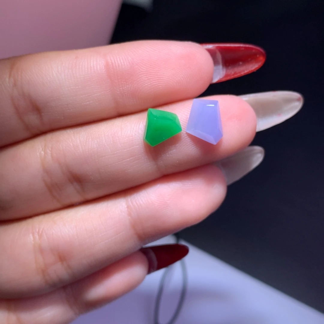 颈饰未镶嵌翡翠切割一对