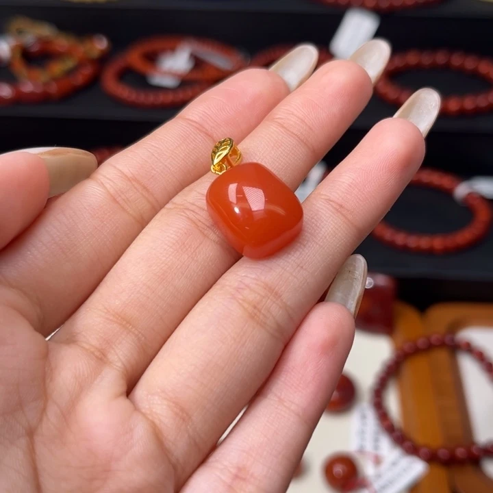 南红玛瑙银S925镶嵌颈饰樱桃红吊坠