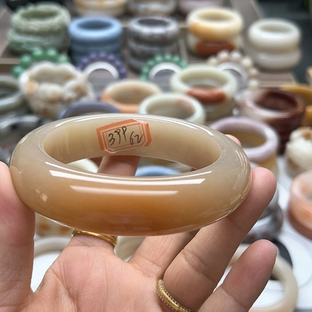 【闪购商品】石英质玉手镯未镶嵌有包容福利