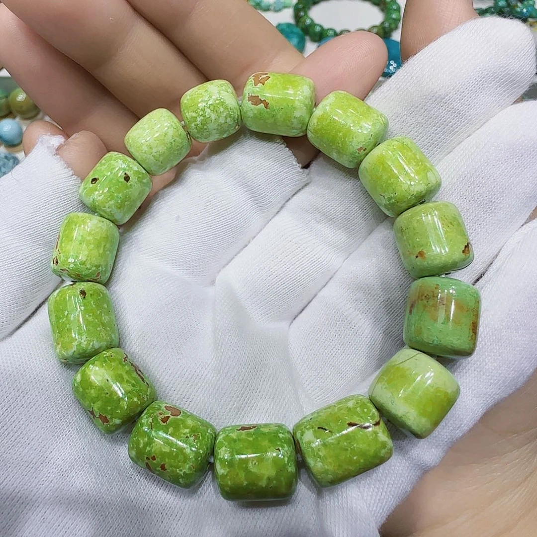 绿松石未镶嵌颈饰