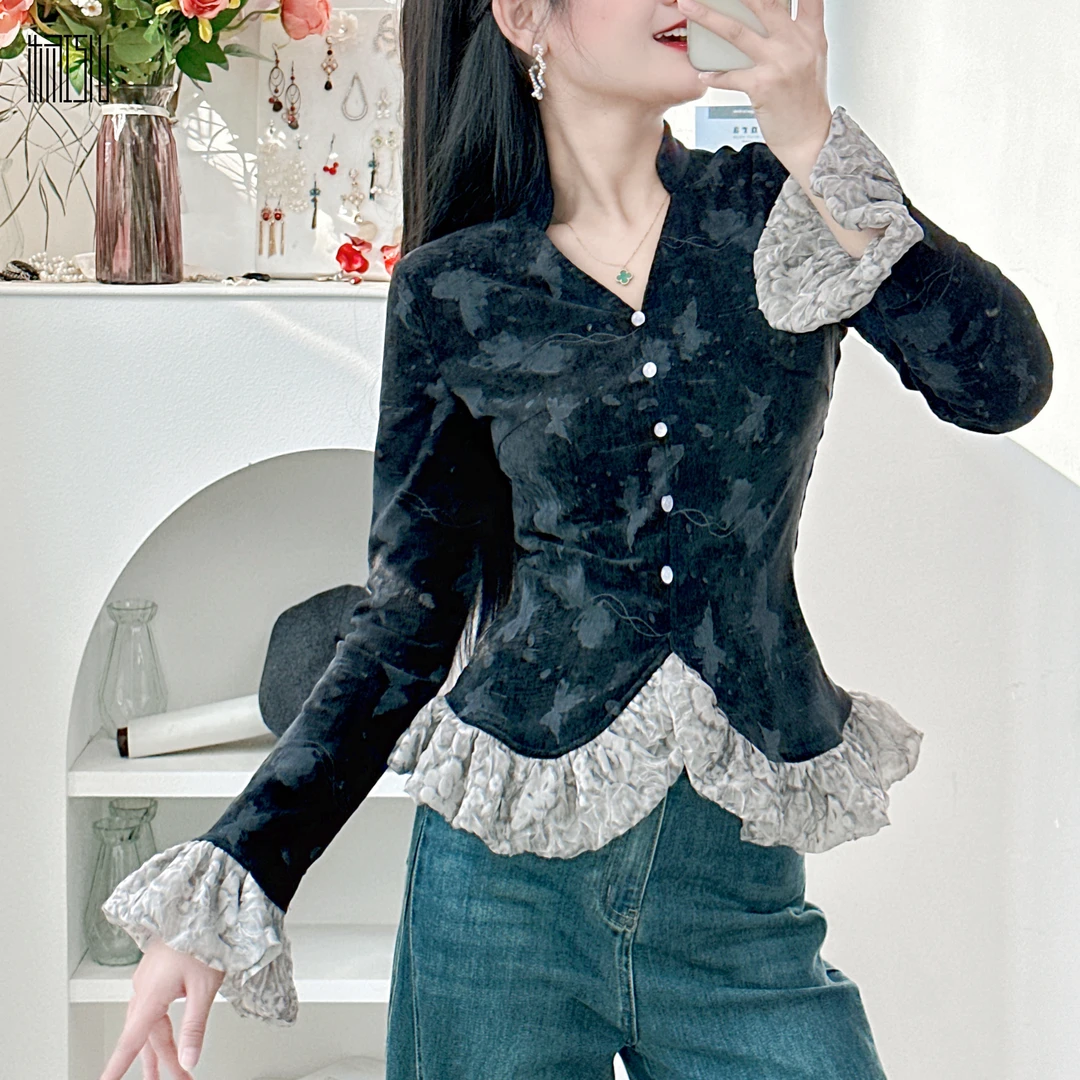 【巧儿STUDIO】袖口拼接 雪尼尔压花小衫  显瘦  黑色  压花  拼接