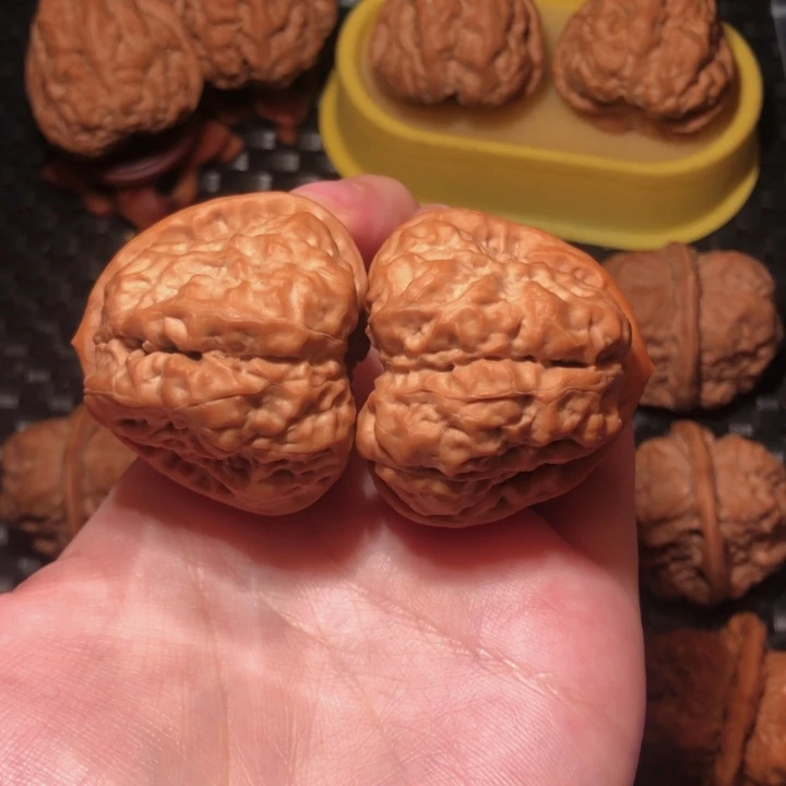 ****蛋文玩核桃把件三角蛙