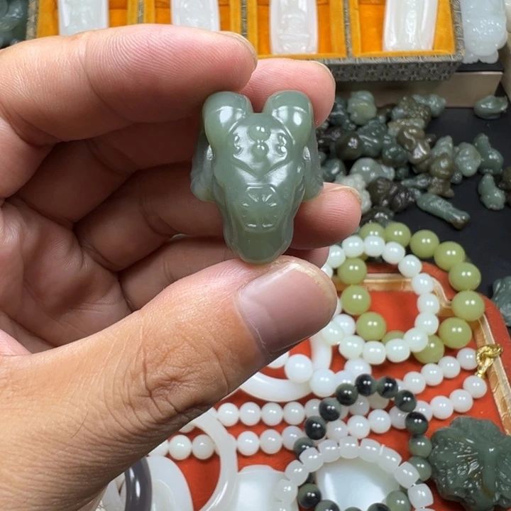 未镶嵌和田玉挂件