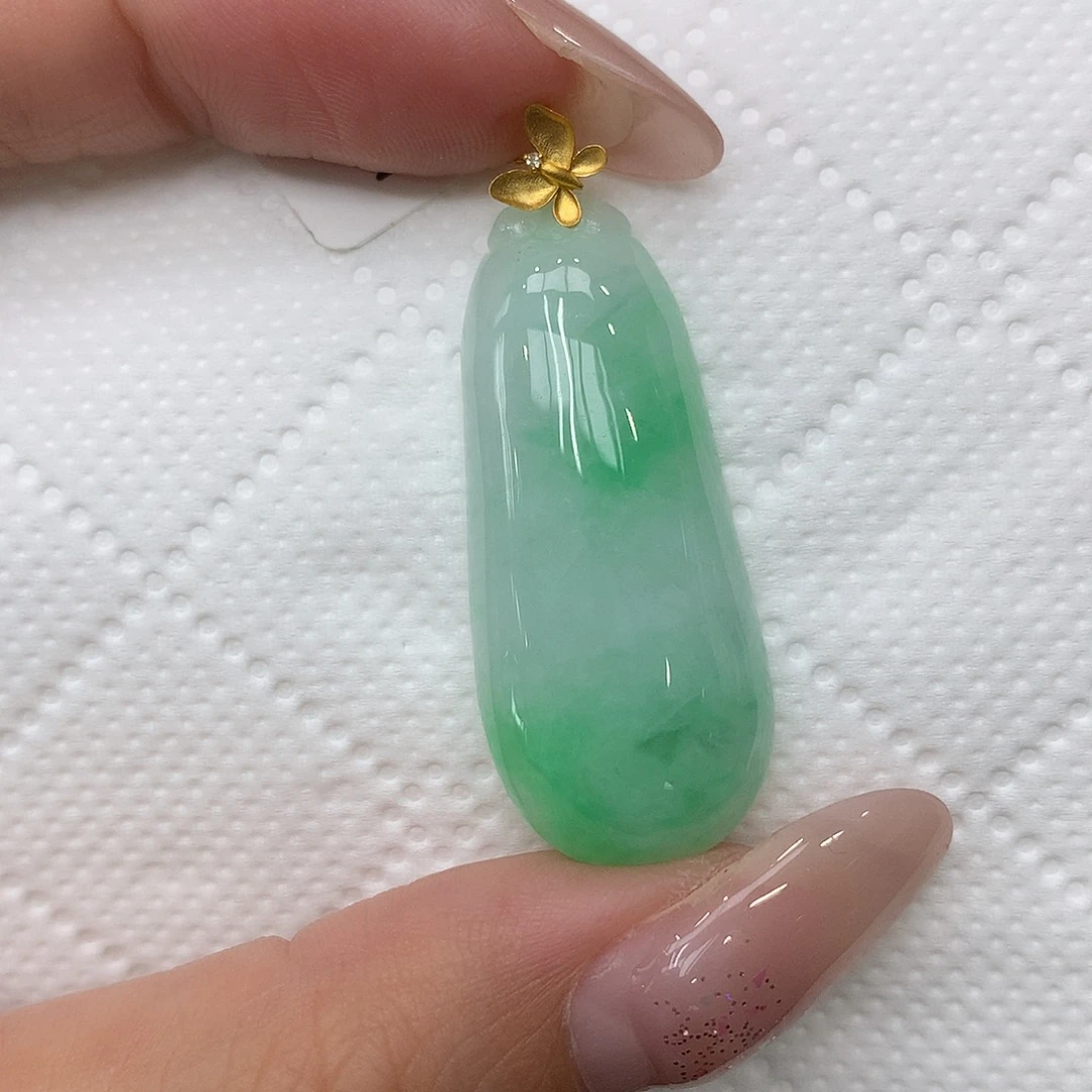 翡翠18K金镶嵌颈饰