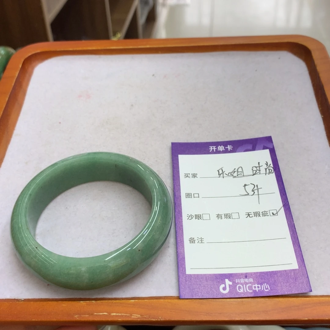 乐***铺未镶嵌手镯石英质玉