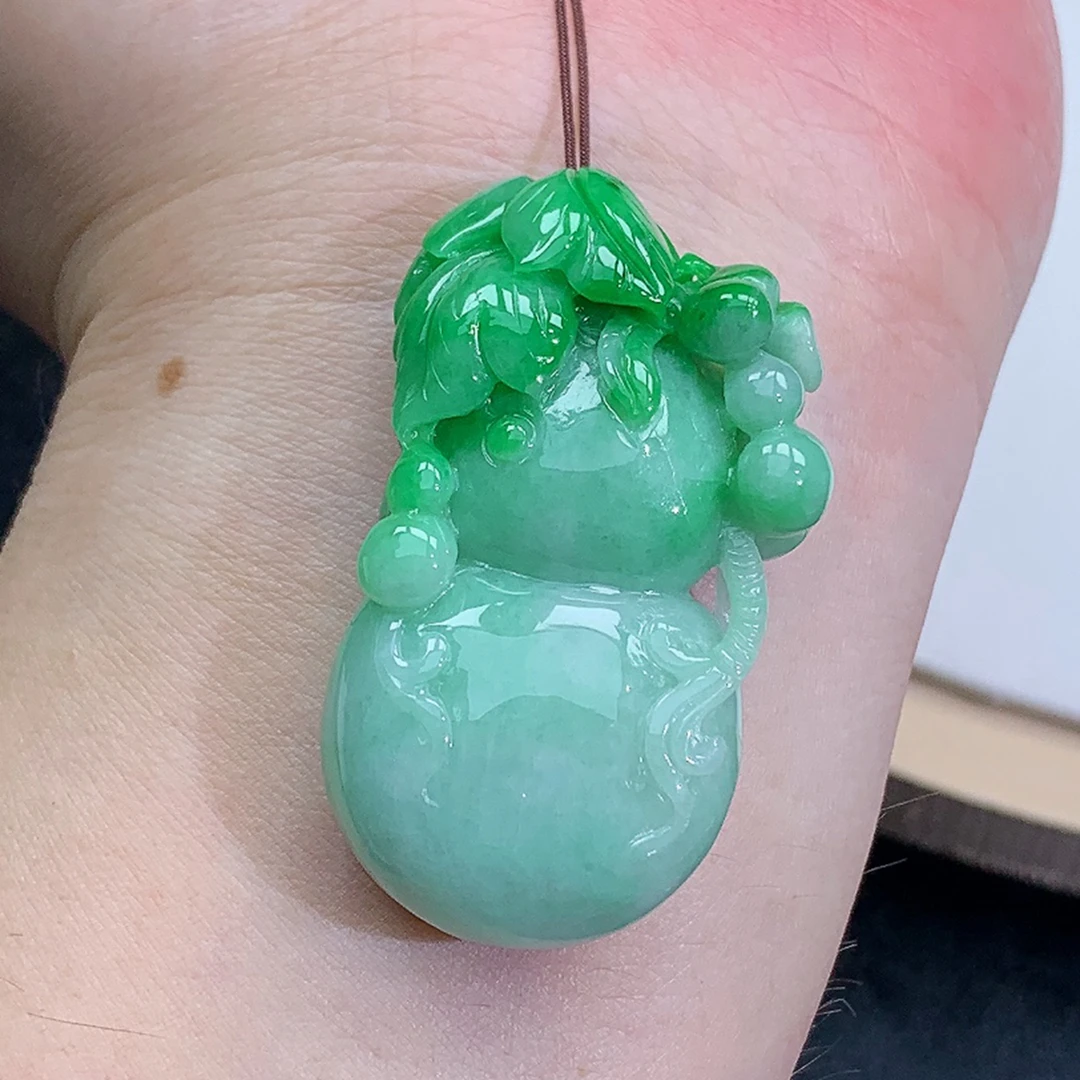 精雕 飘绿 葫芦 吊坠 28.64g 有纹 缅甸天然A货翡翠玉石