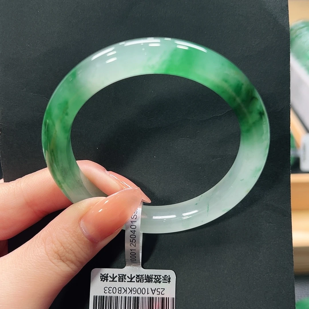 k***7石英质玉（非洲翠）未镶嵌手镯➕非非56